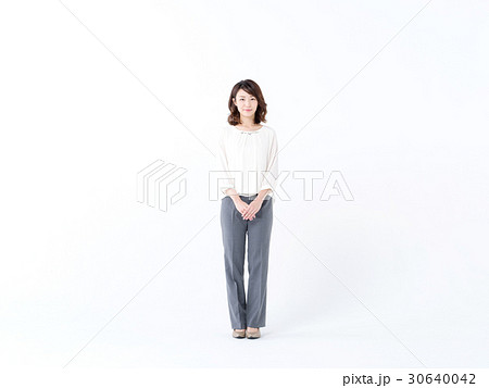 若い女性・全身 若い女性・全身 30640042
