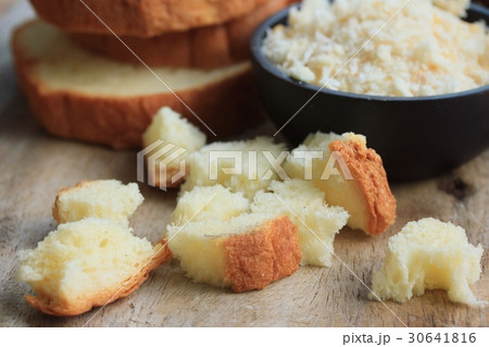 bread crumbs 30641816