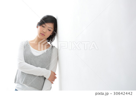 若い女性 ネガティブイメージの写真素材 [30642442] - PIXTA