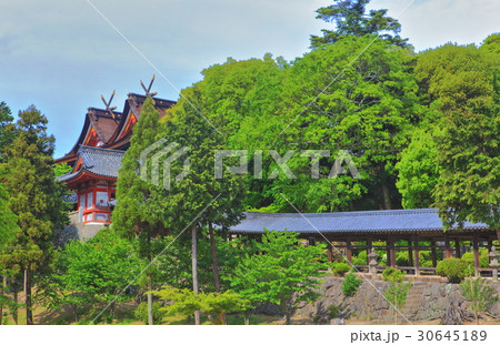 吉備津神社　本殿と廻廊 30645189