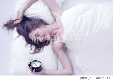 Woman with alarm clock 30645314