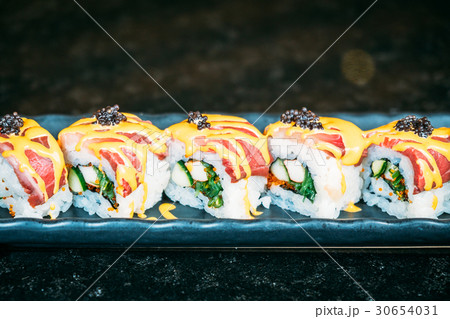 Hamachi sushi 30654031