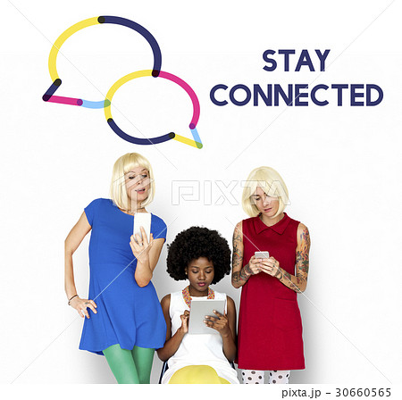 Chat online speech bubble icon 30660565