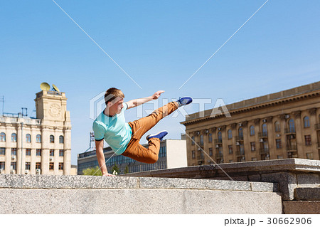 Parkour in the city 30662906