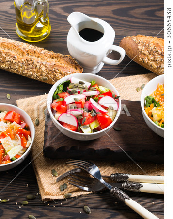 Colorful vegetable salad bowl Colorful vegetable salad bowl 30665438