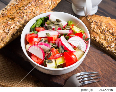Colorful vegetable salad bowl Colorful vegetable salad bowl 30665440