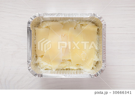Healthy food take away in foil box closeup 30666341