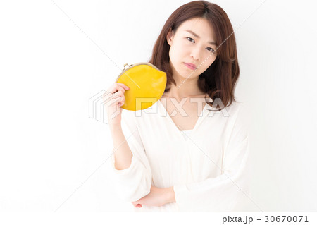 悩む・お金・女性 30670071