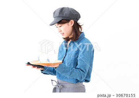 カフェ・スタッフ・スマートフォン 30670155