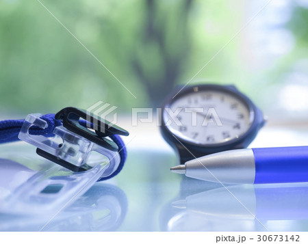 ビジネスイメージ・時計・IDカード 30673142