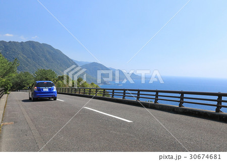 世界自然遺産登録地域　春の西部林道　海沿いのドライブイメージ 30674681