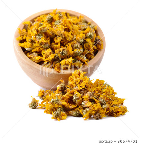 Dried chrysanthemum flowers isolated on white 30674701
