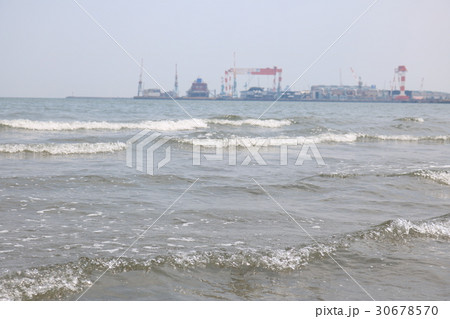 御殿場海水浴場　引潮の波 30678570