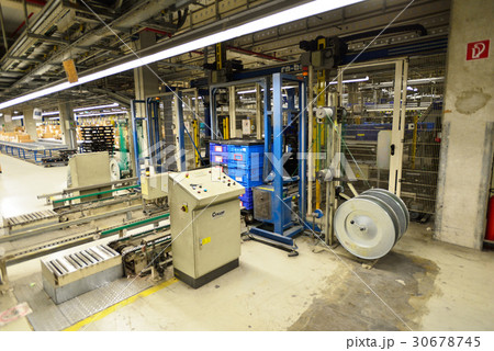 ドイツ　ケルン　倉庫 30678745