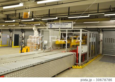 ドイツ　ケルン　倉庫 30678786