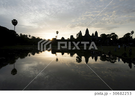 カンボジア　シェムリアップ　アンコールワット 30682253