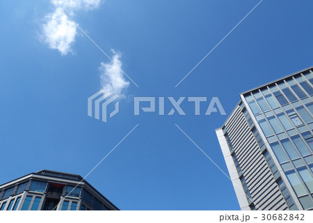 ビルと青空 30682842