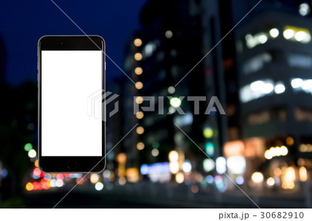 スマホ　背景　都市風景　渋谷　ぼかし　ピンぼけ　市街地　合成用背景　玉ボケ　コピースペース　夜の街 30682910