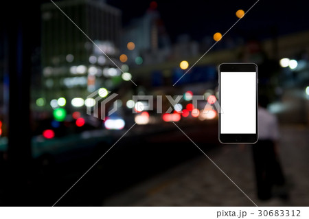 スマホ　背景　都市風景　渋谷　ぼかし　ピンぼけ　市街地　合成用背景　玉ボケ　コピースペース　夜の街 30683312