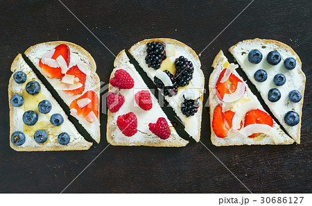 breakfast toasts 30686127