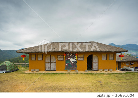 Chinese style house at the viewpoint  30691004