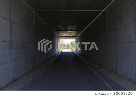 トンネルの向こう側にの写真素材