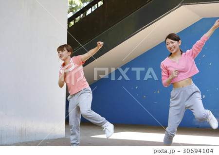 ダンス ダンサー パフォーマー ストリートダンス ダンスサークル ダンス ダンサー パフォーマー ストリートダンス ダンスサークル 30694104