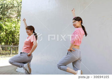 ダンス　ダンサー　パフォーマー　ストリートダンス　ダンスサークル 30694105