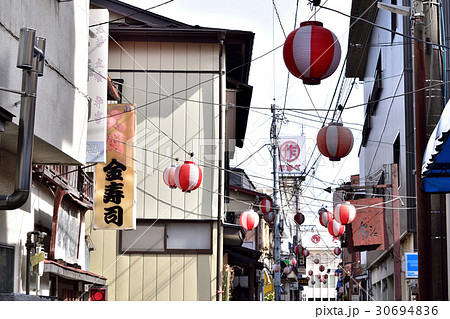 富士吉田のレトロな街並み 30694836