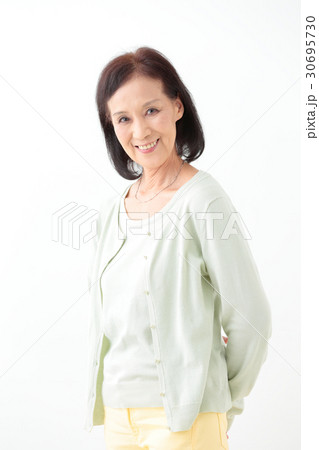 シニア女性　ポートレート 30695730