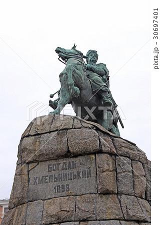 Ukraine. Kiev. The monument to Bogdan Khmelnitsky  30697401