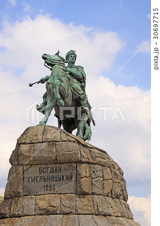 Ukraine. Kiev. The monument to Bogdan Khmelnitsky  30697715
