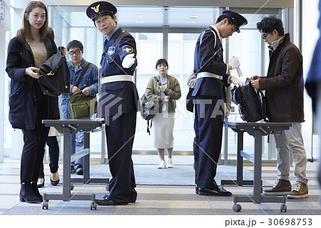 手荷物チェック 30698753