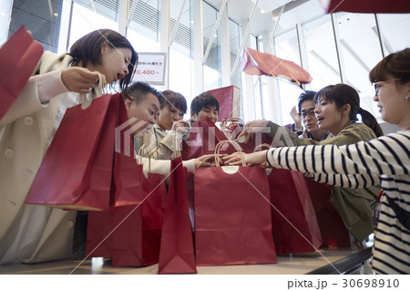 バーゲンセールイメージの写真素材 [30698910] - PIXTA