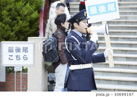 行列する人々 案内 行列する人々 案内 30699197