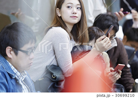 行列する人々 行列する人々 30699210