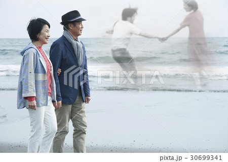 長年連れ添ってきたシニア夫婦 30699341