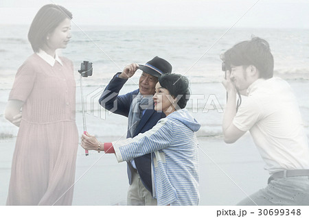 長年連れ添ってきたシニア夫婦 30699348