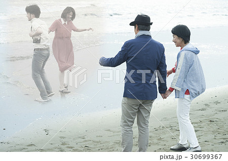 長年連れ添ってきたシニア夫婦 長年連れ添ってきたシニア夫婦 30699367