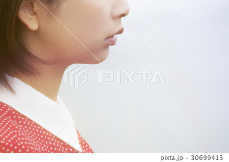 海岸の女性 30699413