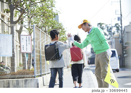 シニアボランティア 通学路での安全補助 シニアボランティア 通学路での安全補助 30699445