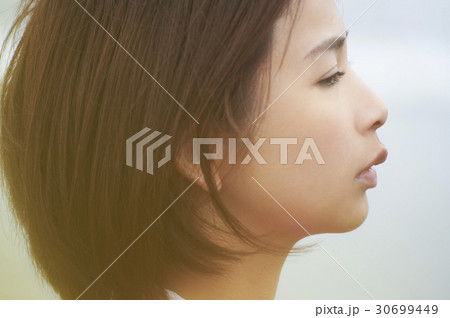 海岸の女性 30699449