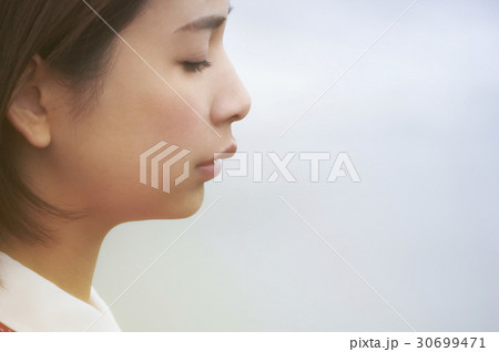 海岸の女性 30699471