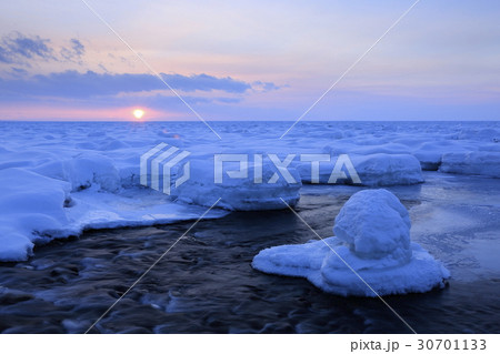 金床氷と夕陽 30701133