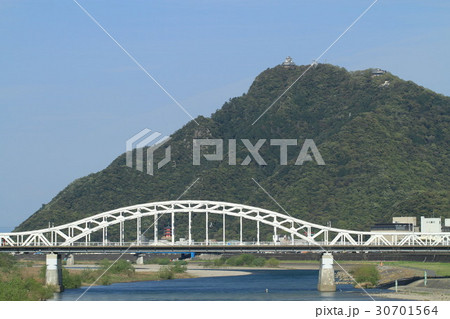 長良川から見た岐阜城 30701564