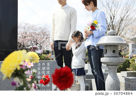 お墓参り 30704864