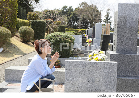 お墓参り 30705067