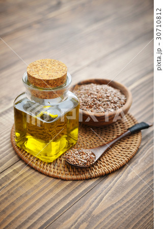 Flax seeds and oil 30710812