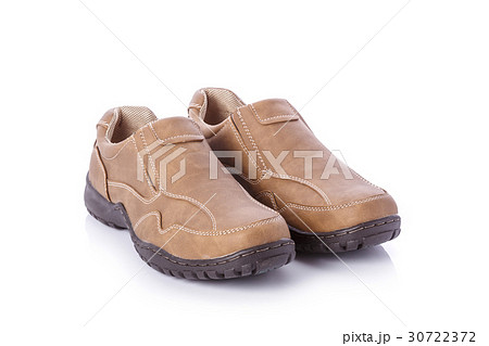 New brown men shoe. Studio shot isolated on white 30722372