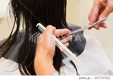 散髪 30723502